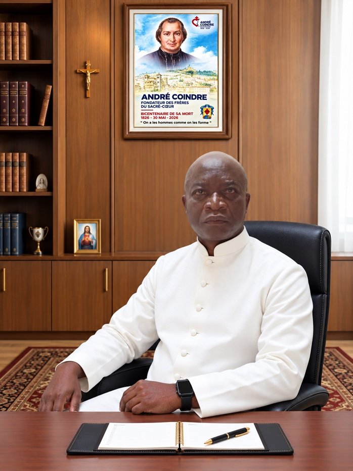 Frère OUÉDRAOGO Yabré Jean-Baptiste, Directeur de l'Institut Sacré Cœur d'Adjamé, dans son bureau.